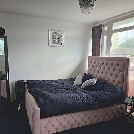 Double Private Room With Shared Bathroom Facilities Лондон Екстер'єр фото